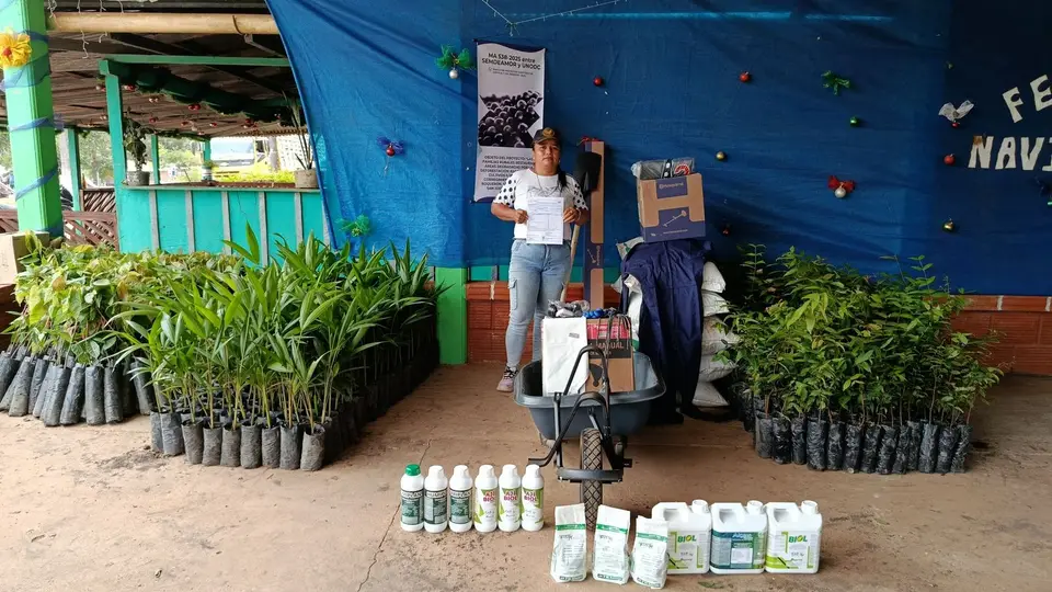Entrega de material vegetal e insumos - Fundación SEMDEAMOR